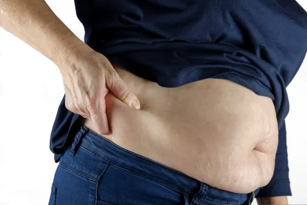 Bauchfett verstehen – warum der Körper mehr über Stress spricht als über Kalorien